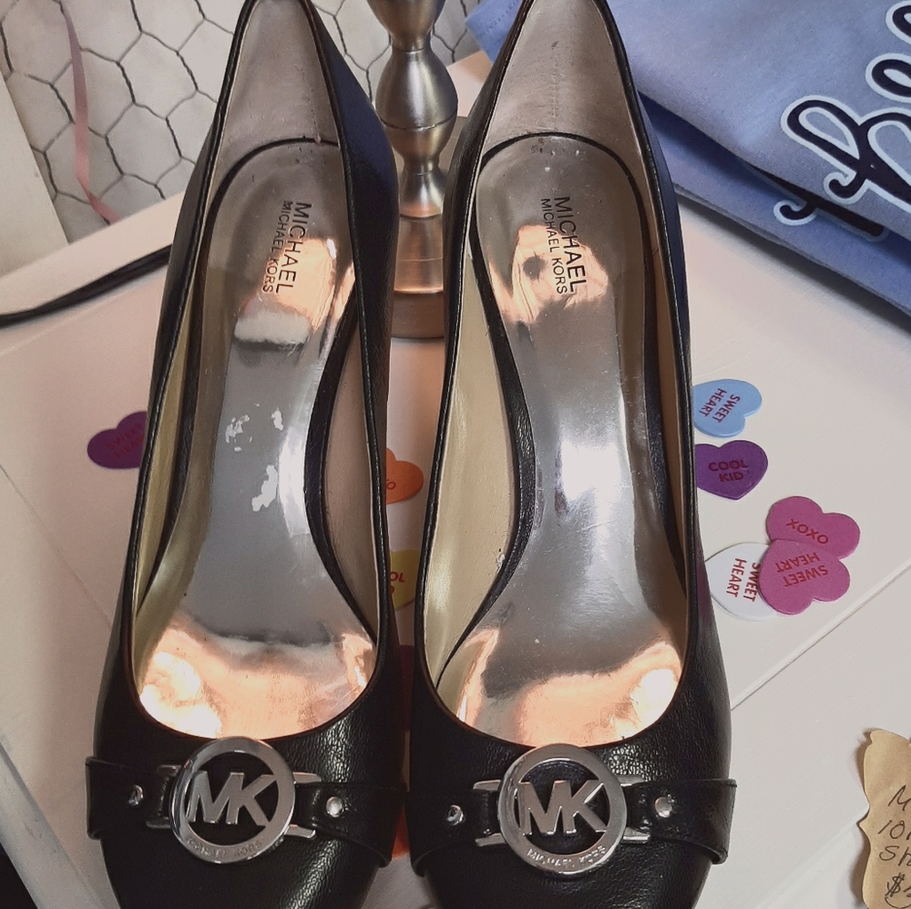 Michael Kors black pumps, EUC